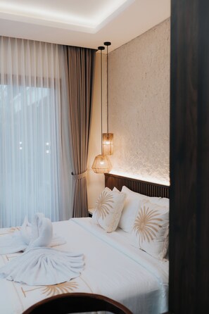 Superior Double Room | In-room safe, desk, laptop workspace, blackout drapes - Casa Nika Suites Seminyak (Seminyak)