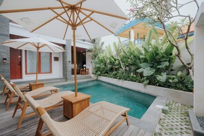 Outdoor pool - Casa Nika Suites Seminyak (Seminyak)