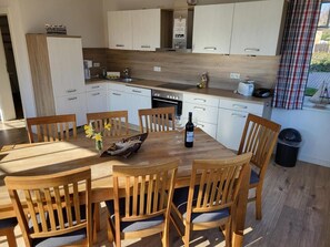 Dining - Holiday Home Kranichnest with Lake View, Private Terrace, Sauna & Wi-Fi (Breege)