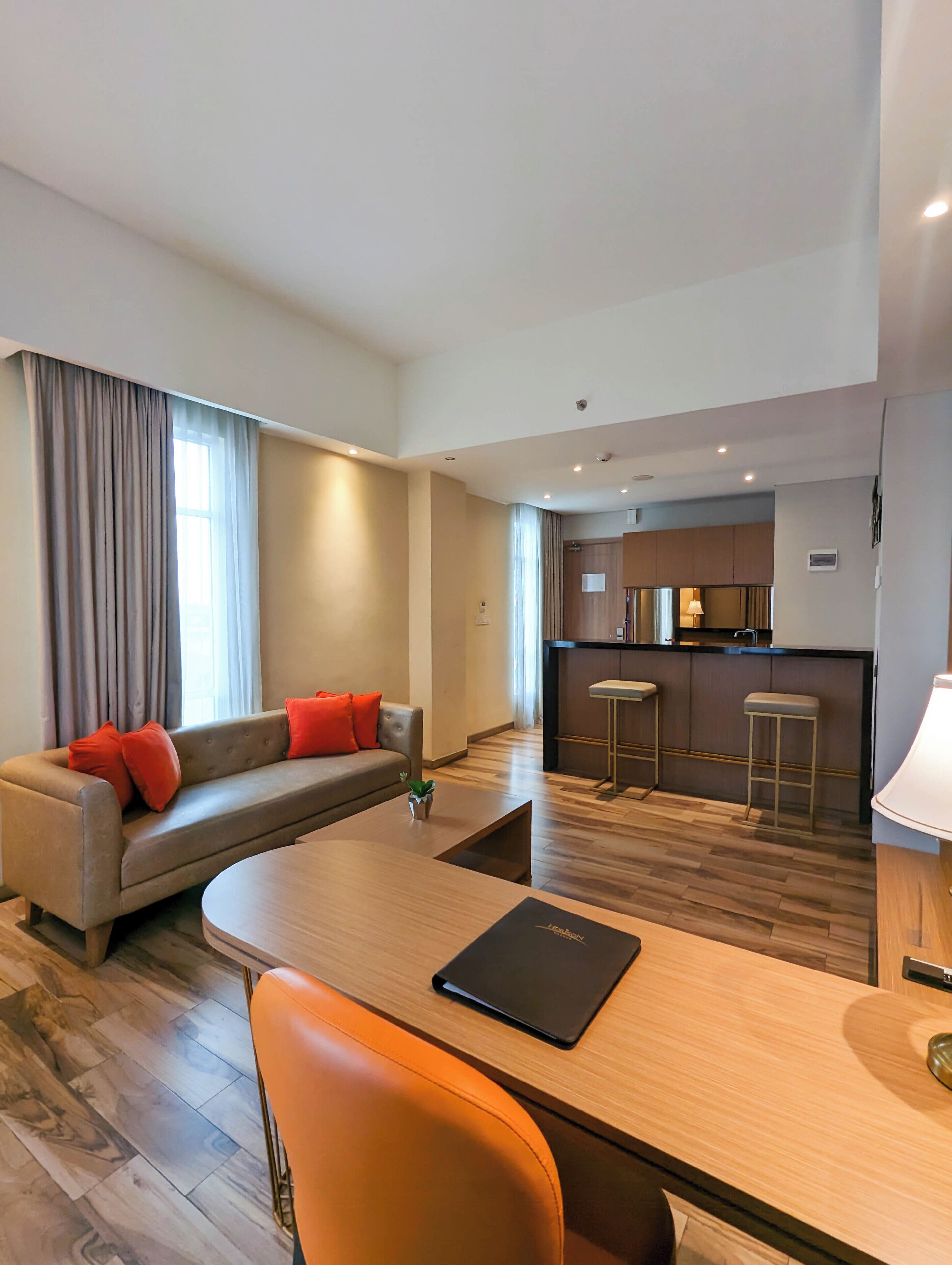 Quarto casal elite | Escrivaninha, Wi-Fi de cortesia
