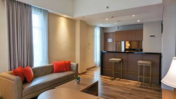 Quarto casal elite | Escrivaninha, Wi-Fi de cortesia