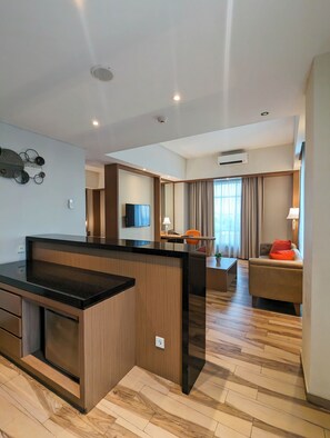 Elite Double Room | Desk, free WiFi - Astanaraya Suites Hotel (Jakarta)