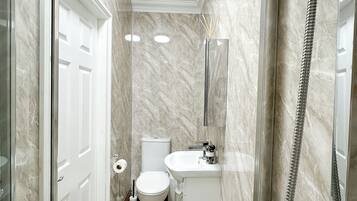 Classic Double Room | Bathroom