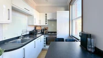 Panoramic-Apartment, mit Bad, Stadtblick (Quad (4-Person)) | Eigene Küche