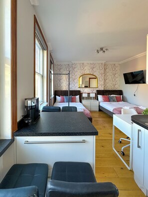 Phòng 4 Cao cấp, quang cảnh thành phố