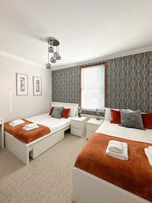 Panoramic Apartment, Ensuite, City View (Quad (4-Person)) | Iron/ironing board, free WiFi - Fulham Rooms (London)