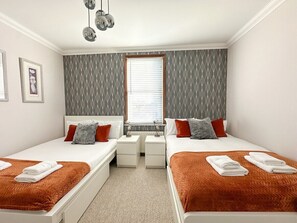 Panoramic Apartment, Ensuite, City View (Quad (4-Person)) | Iron/ironing board, free WiFi - Fulham Rooms (London)