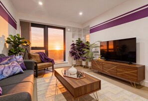 TV, stereo - Unique 2BD 2BH Apartment plus Terrace, City Centre (West Yorkshire)