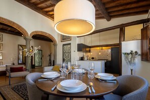 Dining - Monalda Tower Apartment (Firenze)