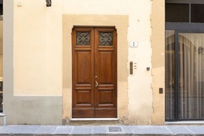 Exterior detail - Monalda Tower Apartment (Firenze)