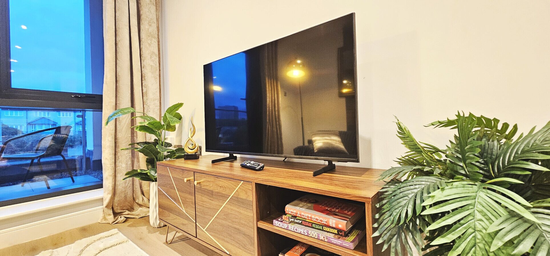 المنشأة من الداخل