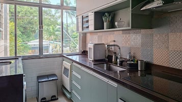 Fridge, microwave, oven, dishwasher