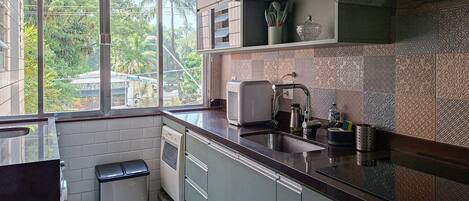 Fridge, microwave, oven, dishwasher