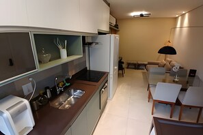 Refrigerador, microondas, horno, lavavajillas