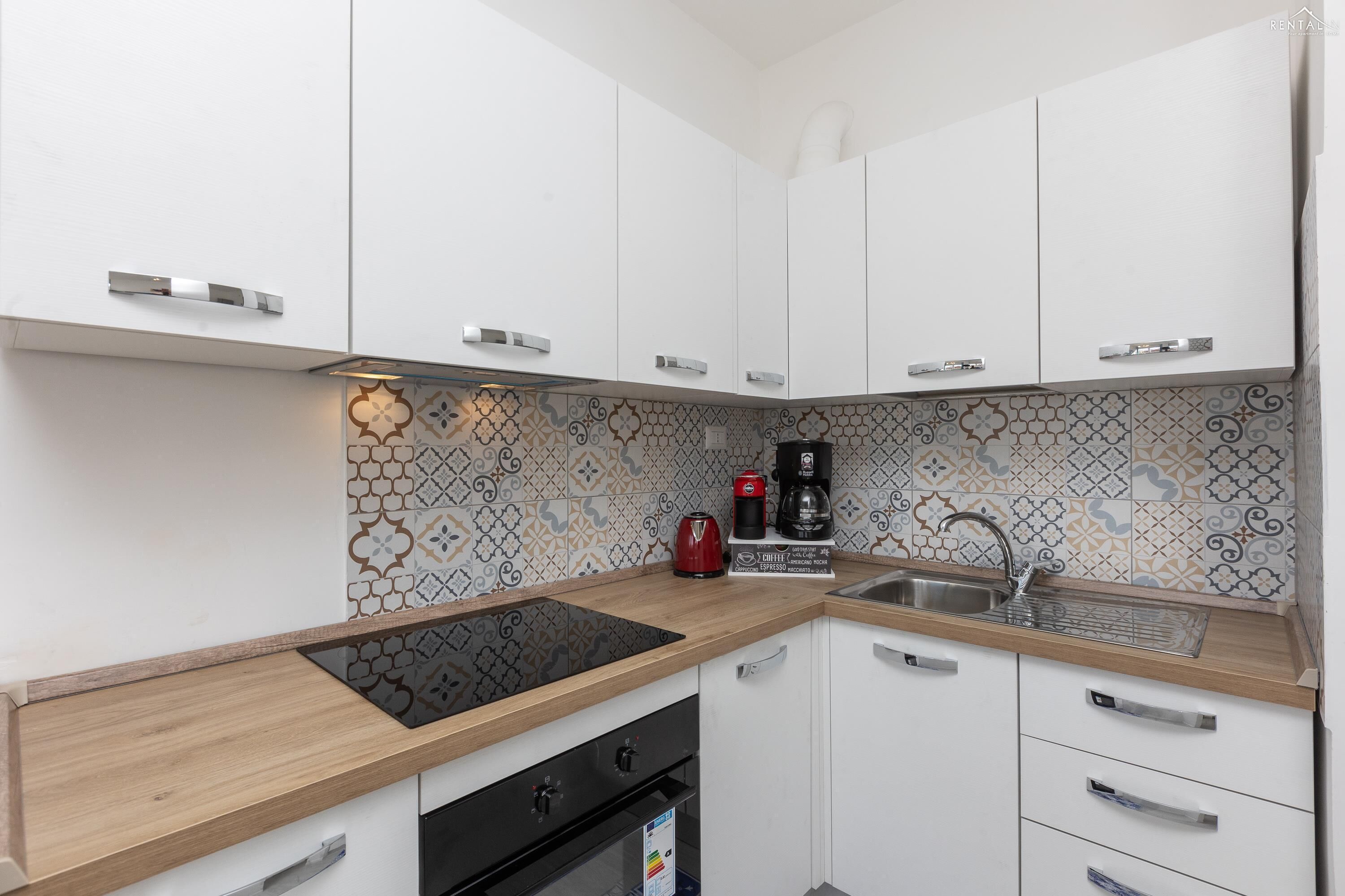 Apartment | Dapur peribadi | Ketuhar gelombang mikro, mesin basuh pinggan mangkuk 