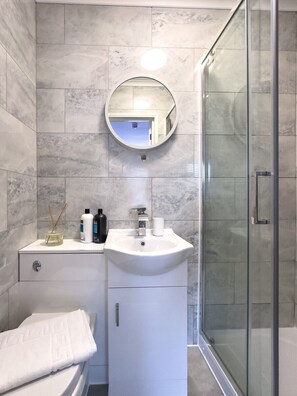 Premium Apartment, Ensuite, City View | Bathroom | Shower, hair dryer, towels, soap