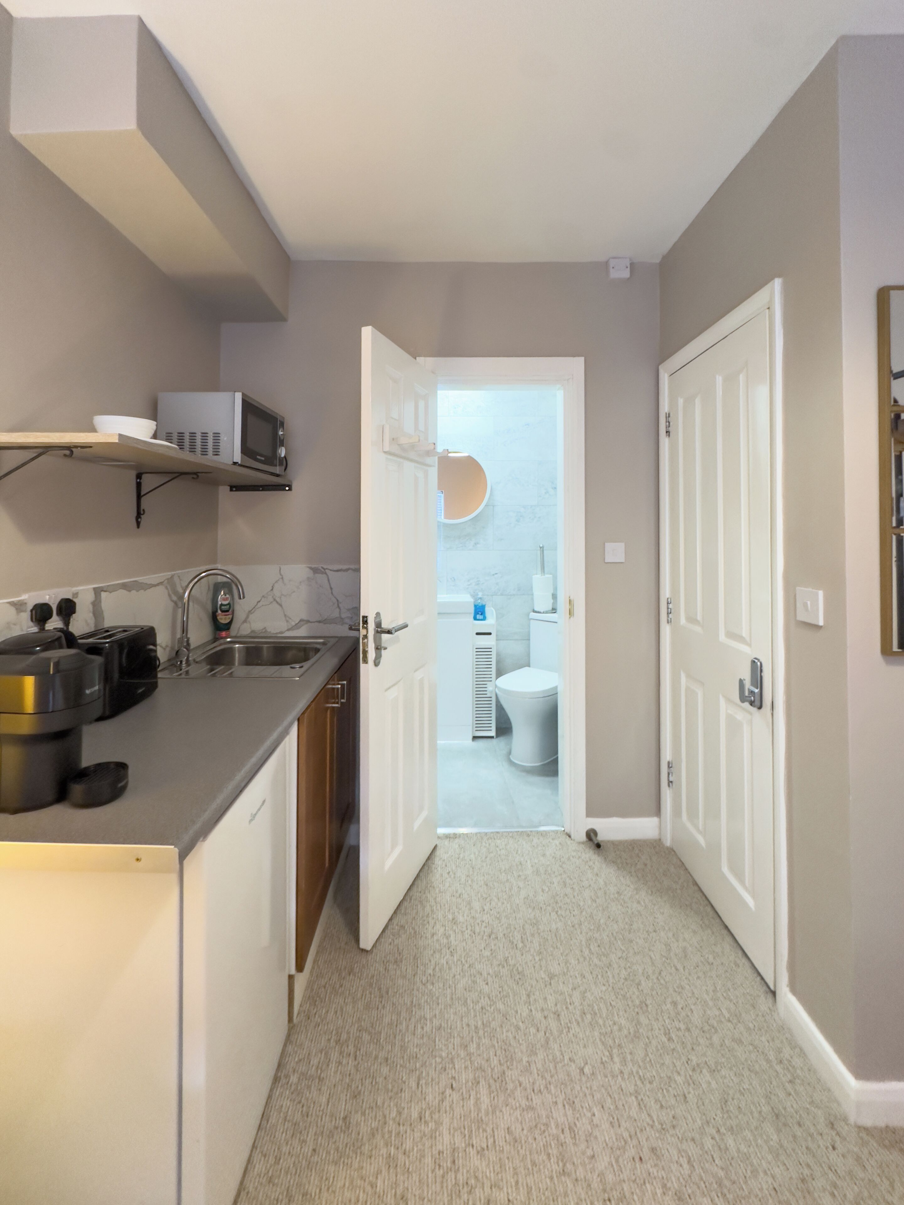 Desk, laptop workspace, iron/ironing board, free WiFi