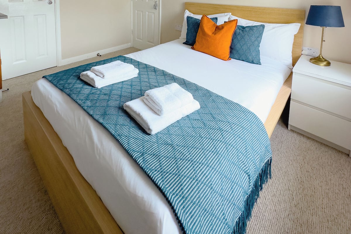 Työpöytä, kannettavalle tietokoneelle sopiva työtila