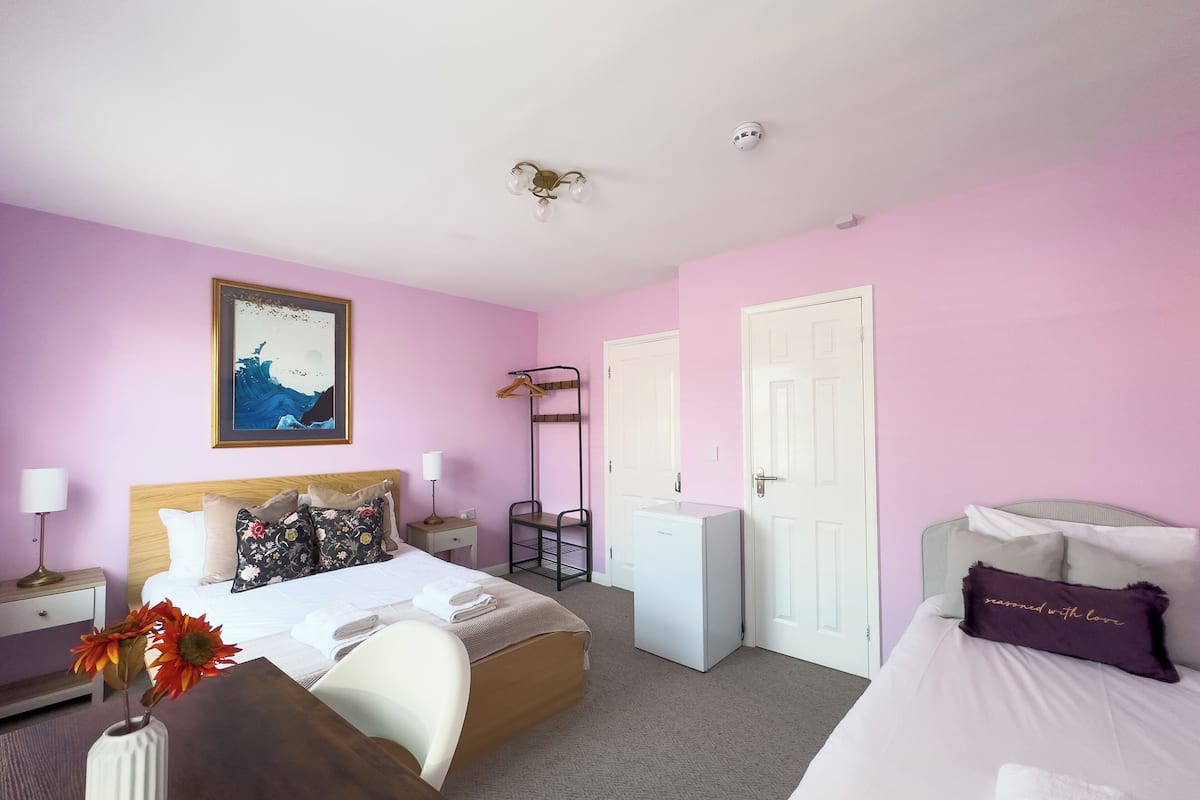 Työpöytä, kannettavalle tietokoneelle sopiva työtila