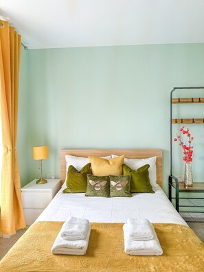 Family Apartment, Ensuite, City View | Desk, laptop workspace, iron/ironing board, free WiFi - Camden Rooms (London)