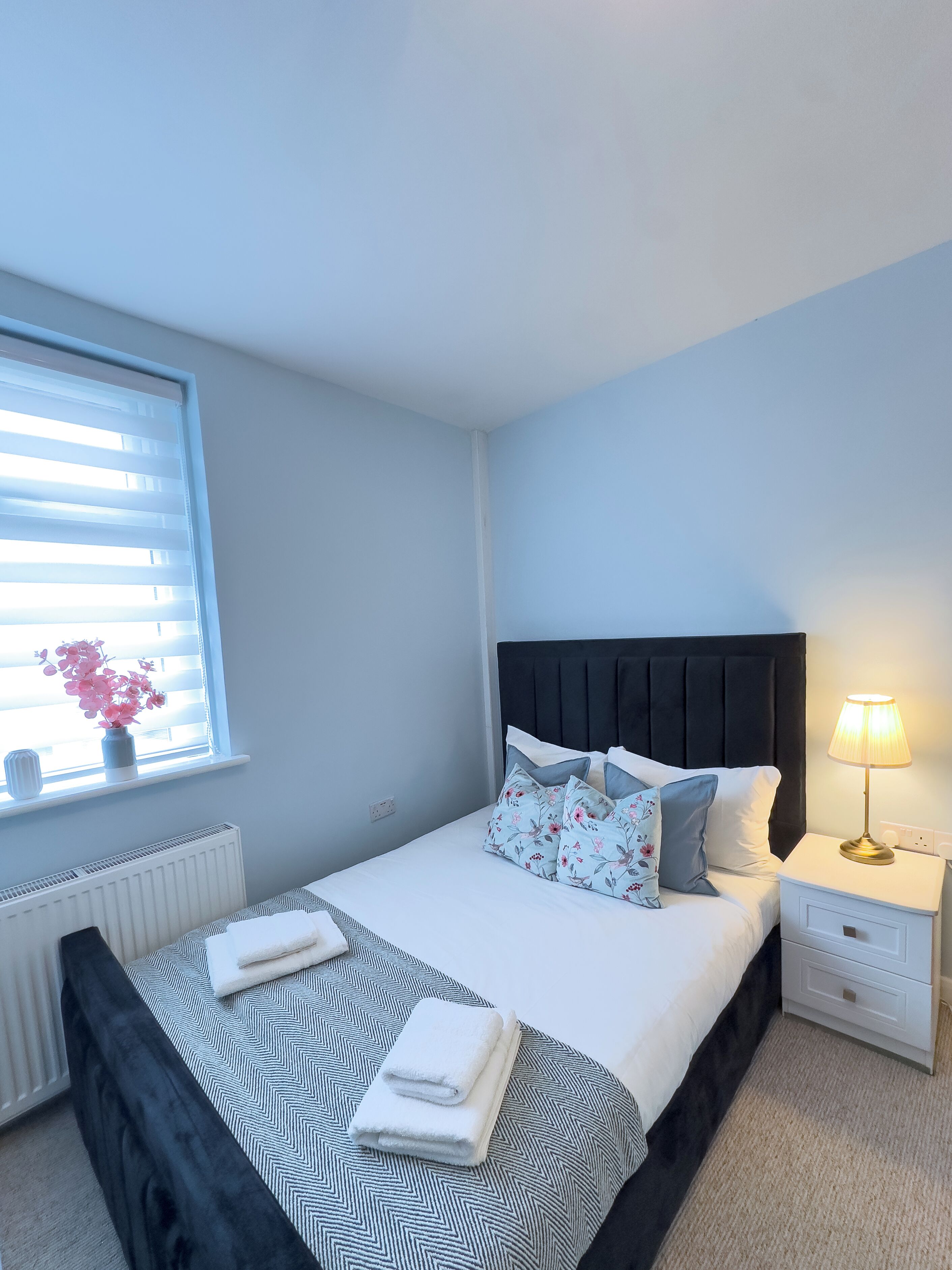 Työpöytä, kannettavalle tietokoneelle sopiva työtila