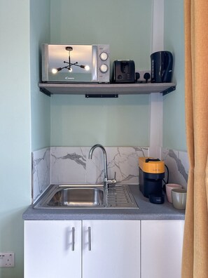 Family Apartment, Ensuite, City View | Desk, laptop workspace, iron/ironing board, free WiFi - Camden Rooms (London)
