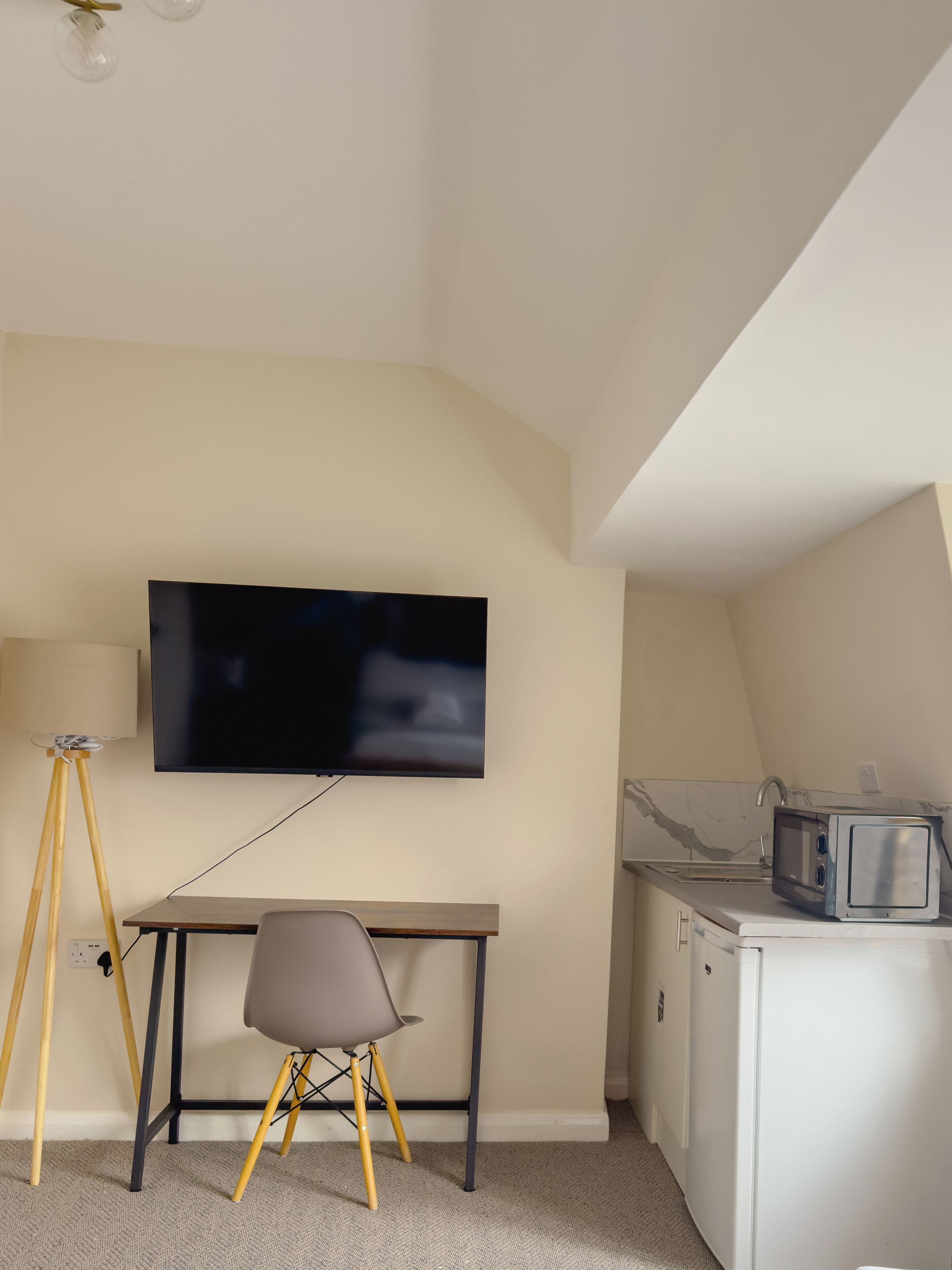 Economy Double Room | Desk, laptop workspace, iron/ironing board, free WiFi