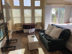 4 bedrooms, iron/ironing board, WiFi, bed sheets - A wonderful home perfectly located in charming Oceanside close convenience (Oceanside)