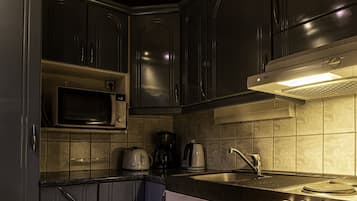 Coffee/tea maker, fridge, microwave, toaster