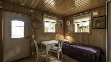 1 bedroom, iron/ironing board, WiFi (free)