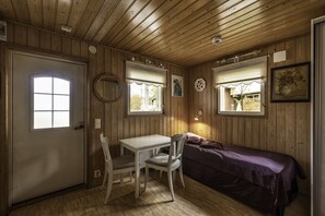 Room - Cabin-Garden view-Private Bathroom-Cottage-Mökki 6 (Västerskog)