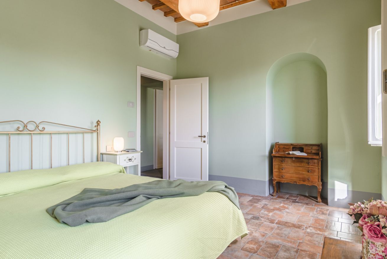 1 bedroom, iron/ironing board