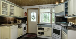 Jääkaappi, mikroaaltouuni, uuni, astianpesukone