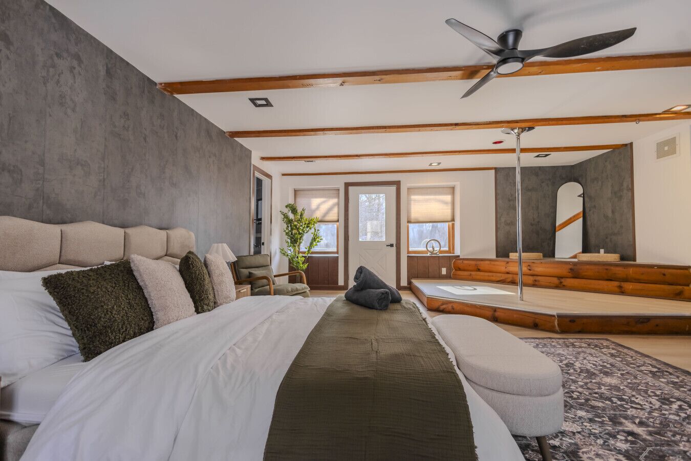 8 bedrooms, WiFi, bed sheets