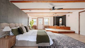 8 bedrooms, WiFi, bed sheets