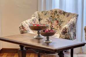 Living area - Pergola Apartment by Mamo Florence (Florence)