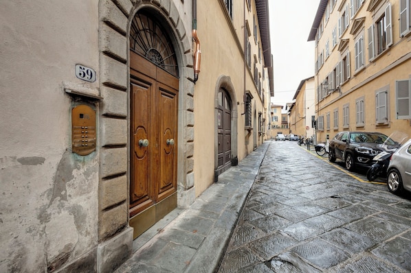 Front of property - Pergola Apartment by Mamo Florence (Florence)