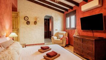 3 slaapkamers, een strijkplank/strijkijzer, wifi, beddengoed