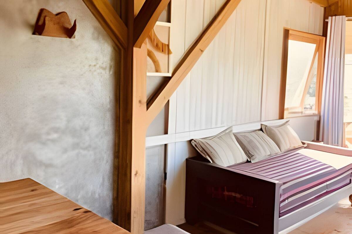 Classic Chalet | Blackout drapes, iron/ironing board (on request), WiFi (free)