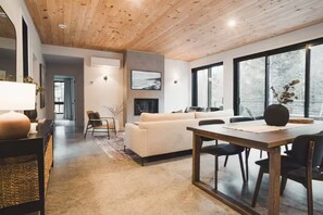 Interior - NEW! Luxe Nature Chalet Spa - Chic Shack Tremblant (Les Laurentides Regional County Municipality)