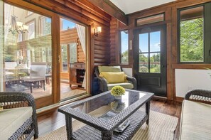 Living area - New! Cozy Log Chalet Near Slopes + Hot Tub (Mont-Blanc)