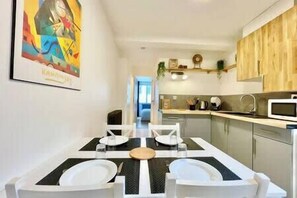 Dining - The Terrace - Near Downtown - BBQ (Saint-Nazaire)