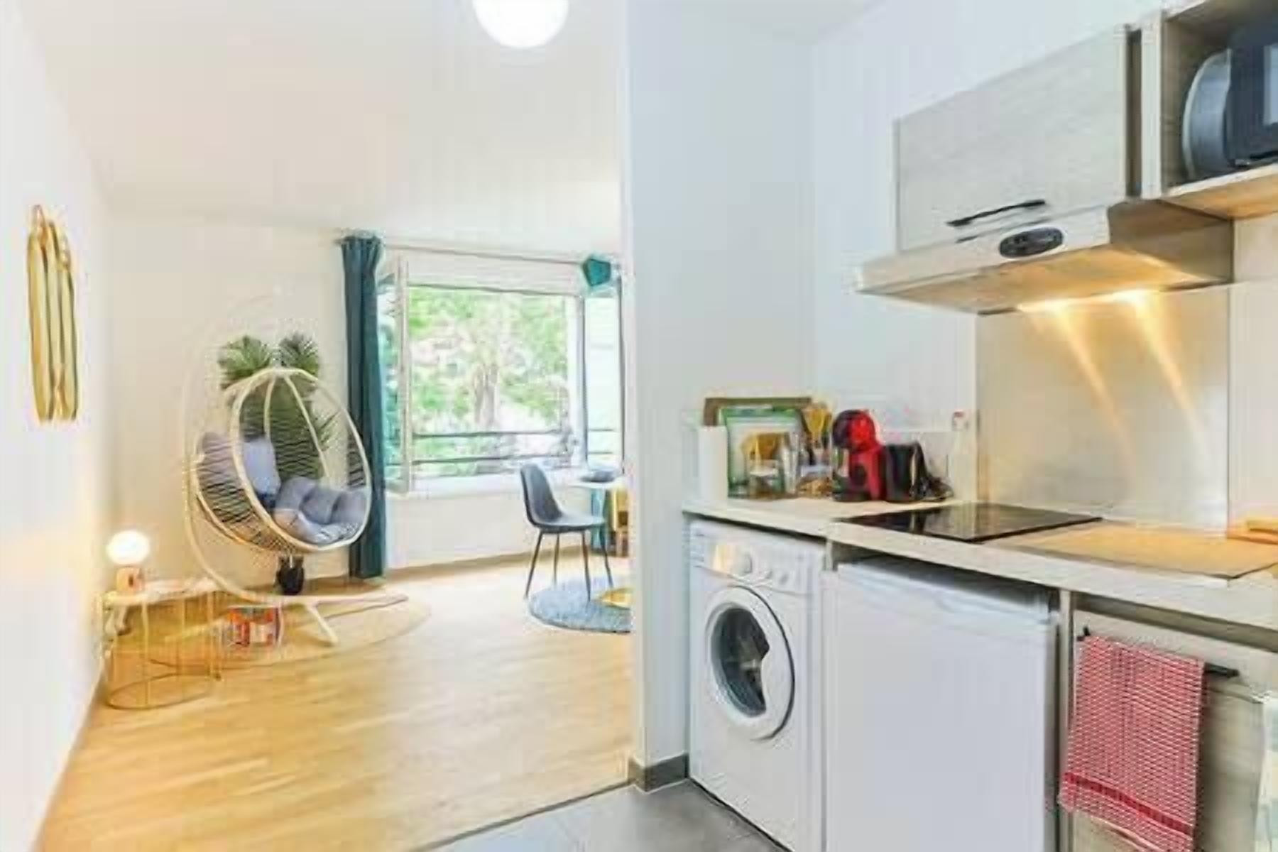 Geladeira, micro-ondas, cafeteira/chaleira