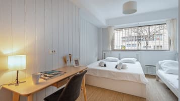 3 slaapkamers, een strijkplank/strijkijzer, wifi, beddengoed