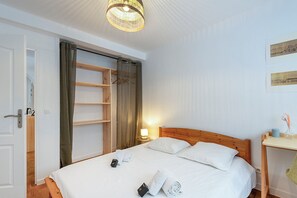 3 chambres, fer et planche à repasser, Wi-Fi, draps fournis