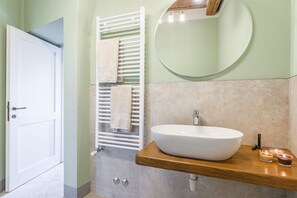 Shower, bidet, towels - Appartamento delle Pietre (Cortona)