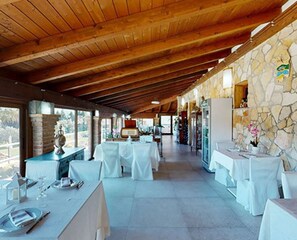 Dining - Room 'Ginepro' with Mountain View, Wi-Fi and Air Conditioning (Uta)