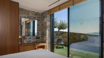 In-room safe, iron/ironing board, free WiFi