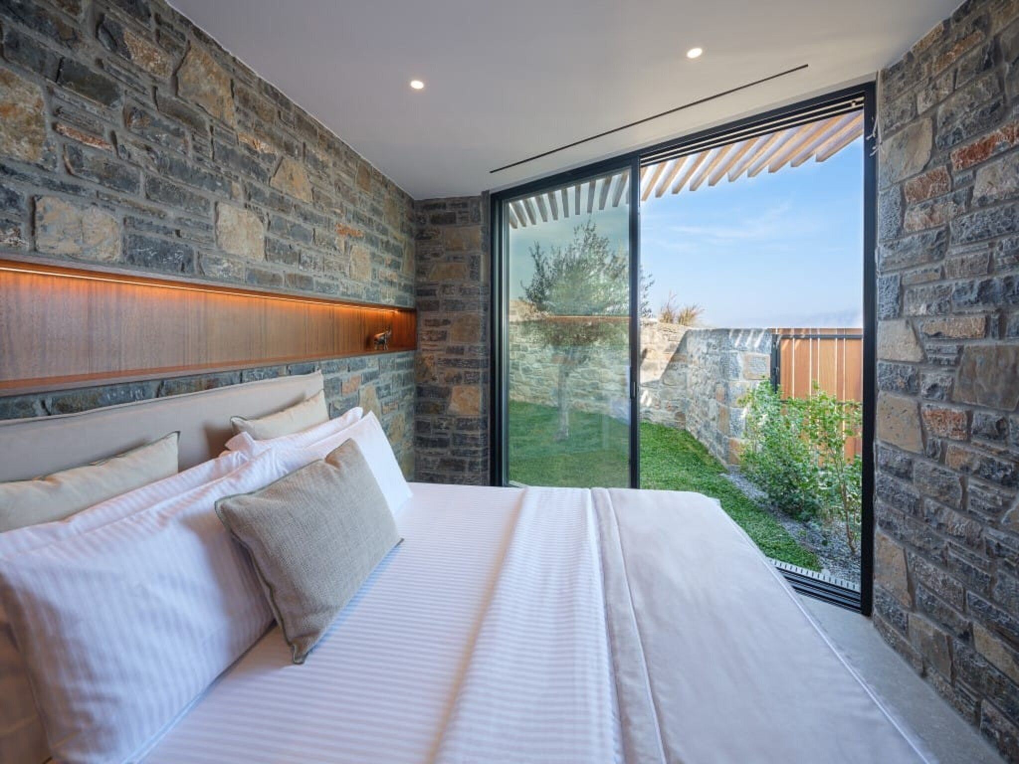 In-room safe, iron/ironing board, free WiFi