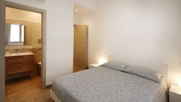 2 slaapkamers, een kluis op de kamer, een strijkplank/strijkijzer